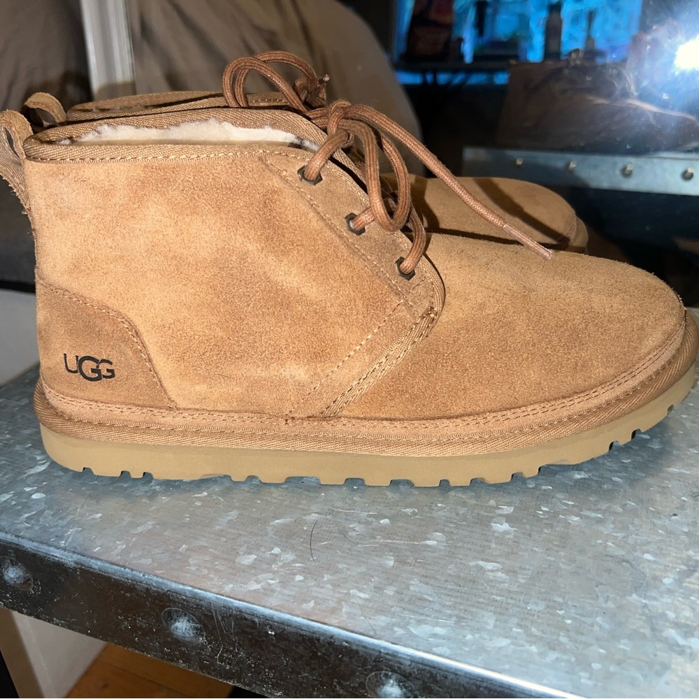 Woman’s Uggs size 8 never worn
